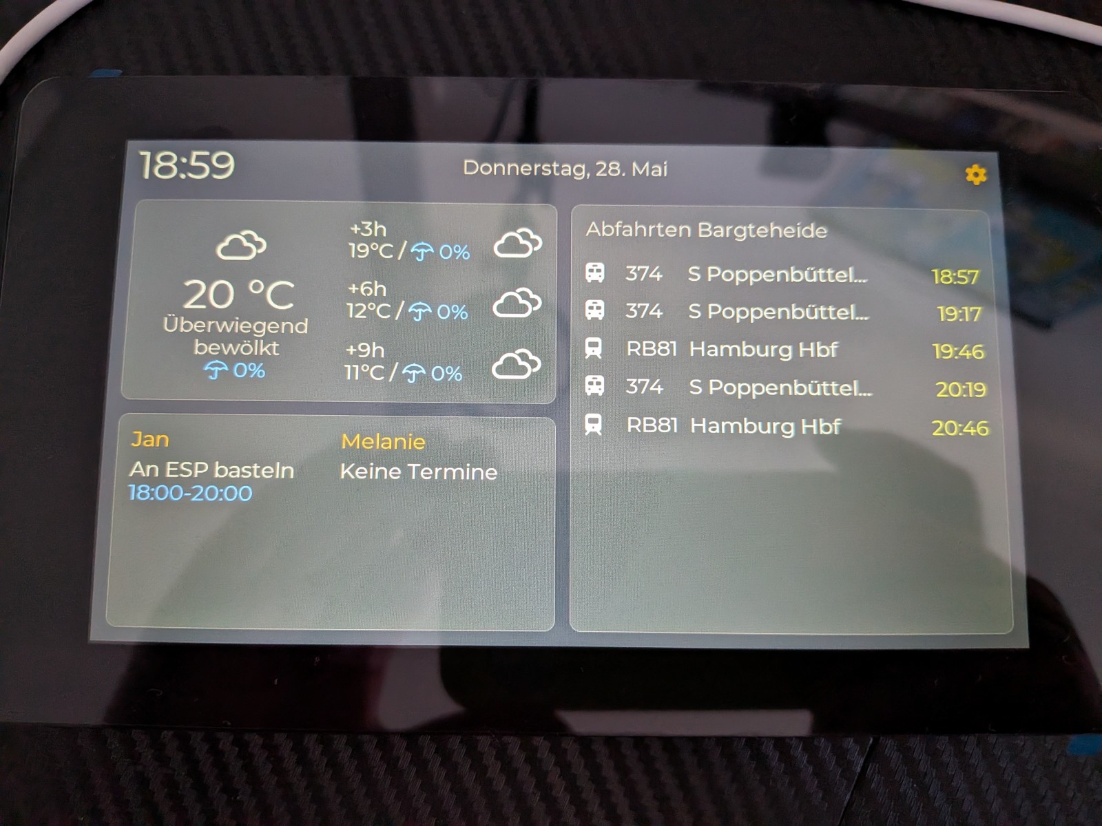 Abbildung 1: ESP32-Display mit der Anzeige des fertigen Dashboards